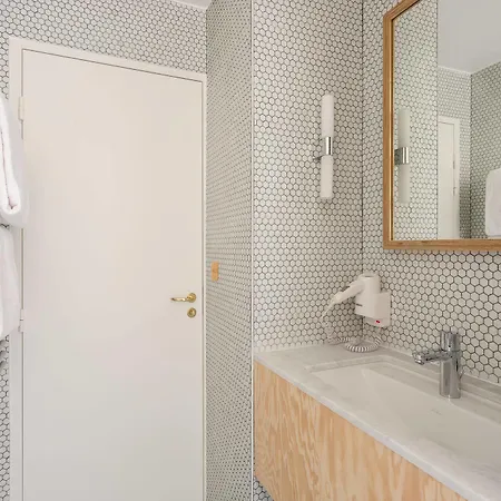 Montholon Hotell Paris